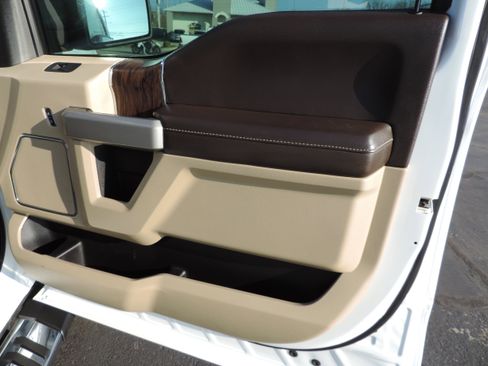 Used 2018 Ford F150 Lariat w/ Equipment Group 502A Luxury image 17