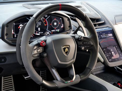 Used 2025 Lamborghini Revuelto AWD/4WD image 21