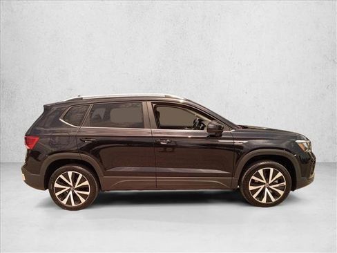 Used 2024 Volkswagen Taos SE FWD image 4