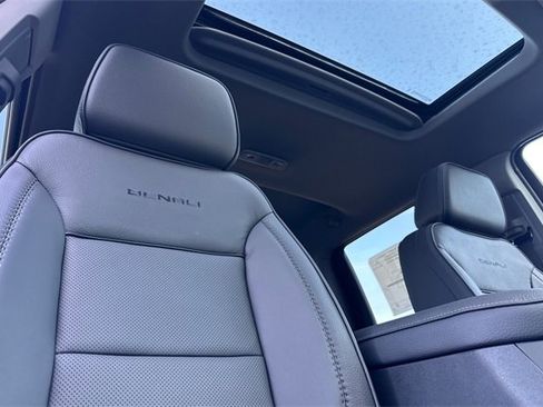 New 2026 GMC Sierra 2500 Denali w/ Denali Reserve Package image 18