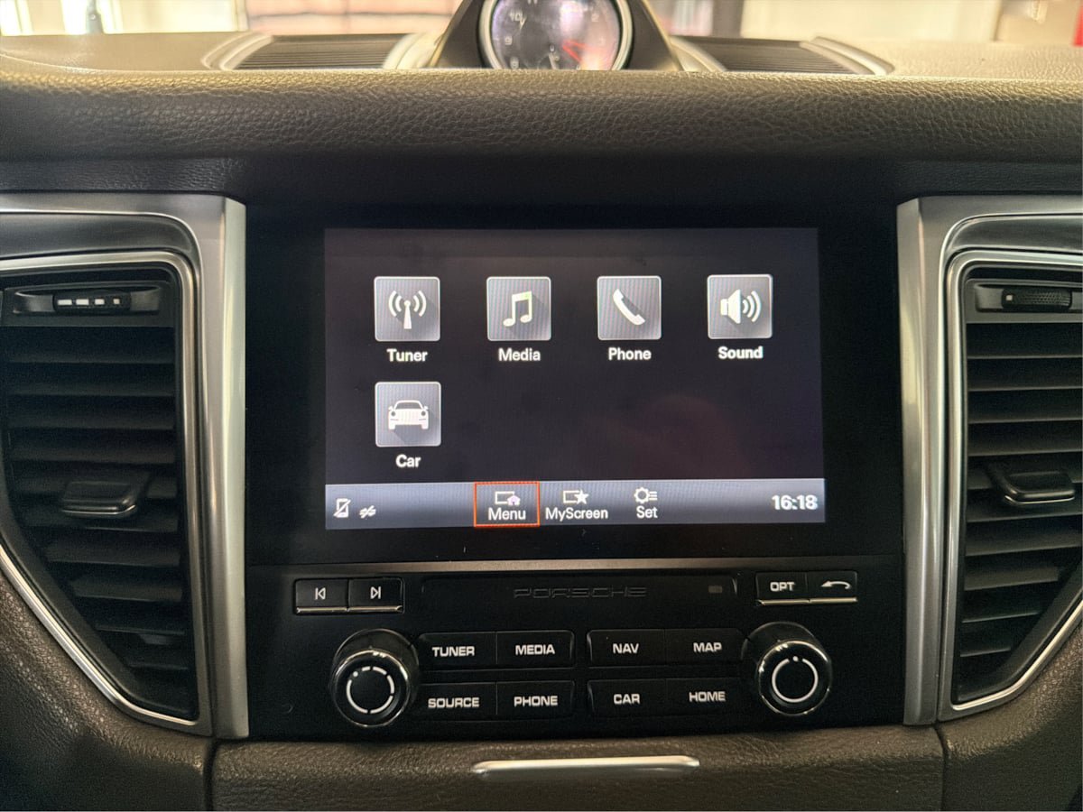 Used 2018 Porsche Macan AWD/4WD image 18