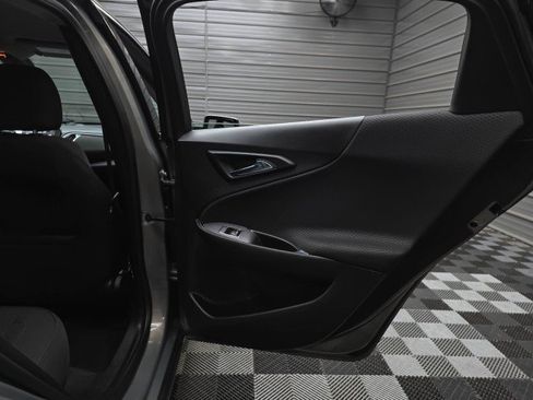 Used 2017 Chevrolet Malibu LT FWD image 34