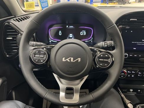 Used 2023 Kia Soul EX image 6