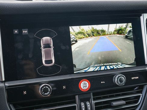 Used 2023 Porsche Macan image 23