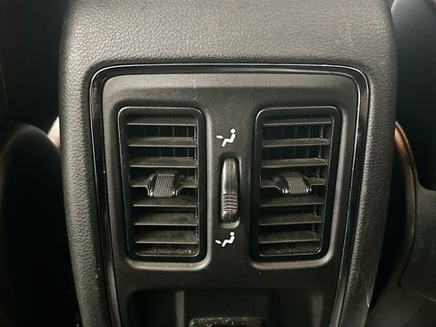 Used 2021 Jeep Grand Cherokee Laredo X AWD/4WD image 28