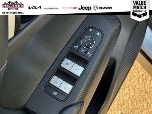 Used 2024 Mitsubishi Outlander SE image 19