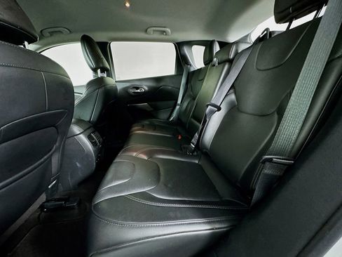 Used 2020 Jeep Cherokee Limited image 29