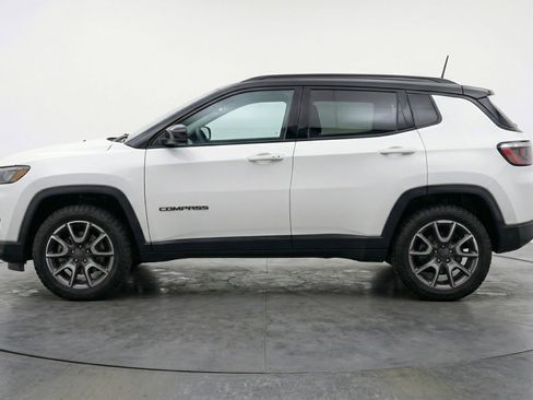 Used 2025 Jeep Compass Trailhawk AWD/4WD image 5