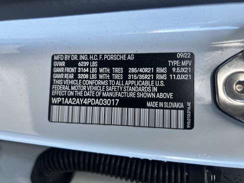 Used 2023 Porsche Cayenne image 31