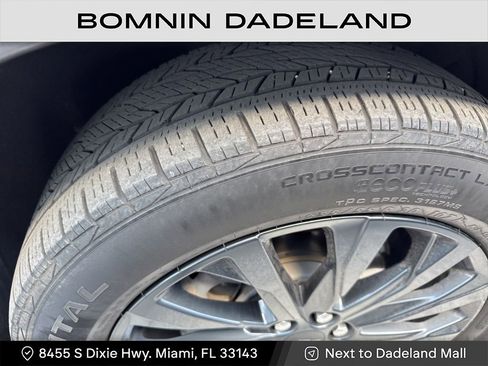 Used 2023 Chevrolet Traverse RS image 2