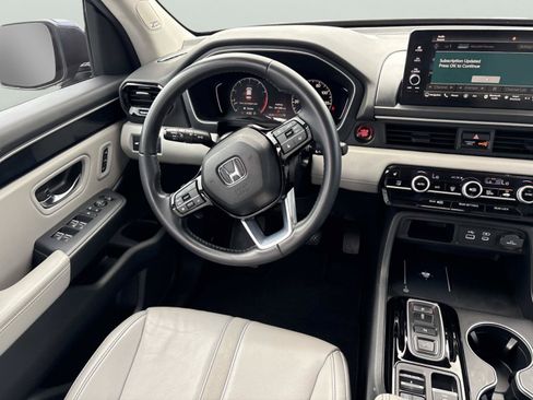 Used 2023 Honda Pilot Touring image 11