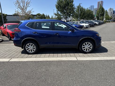 Used 2018 Nissan Rogue S AWD/4WD image 4