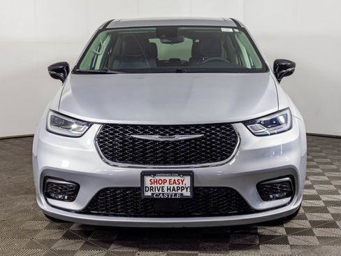Used 2024 Chrysler Pacifica Limited FWD image 11