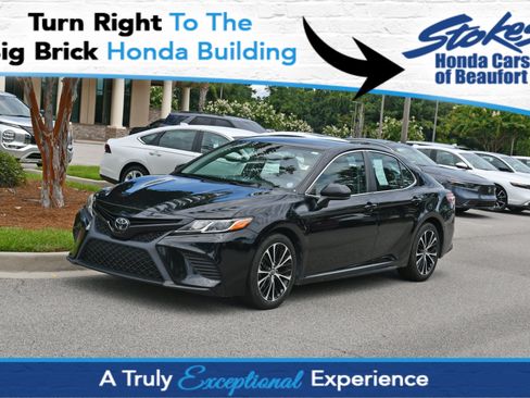 Used 2020 Toyota Camry SE FWD image 1