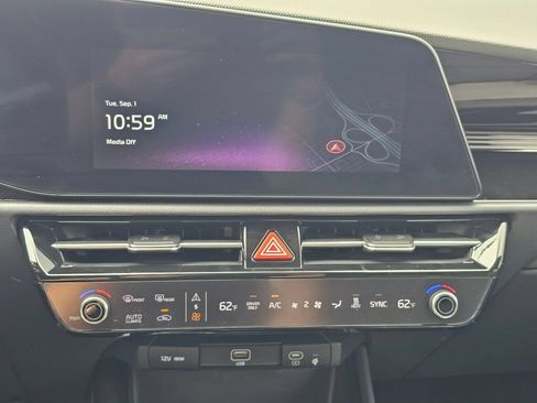 Certified 2023 Kia Niro Wind w/ Wind Preserve Package FWD image 13