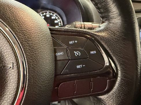 Used 2018 Jeep Renegade Altitude image 20