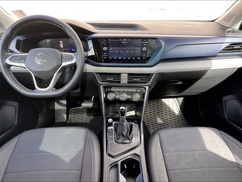 Certified 2024 Volkswagen Taos SE w/ Panoramic Sunroof Package image 15