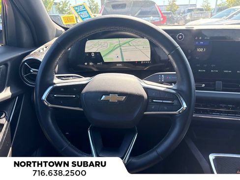 Used 2025 Chevrolet Equinox LT w/ Convenience Package II AWD/4WD image 11