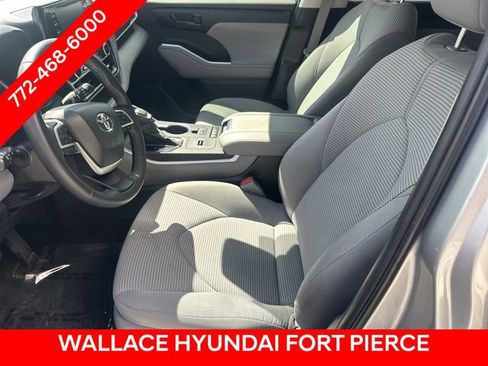 Used 2022 Toyota Highlander LE AWD/4WD image 21
