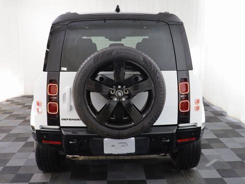 Used 2025 Land Rover Defender 110 X-Dynamic SE image 16