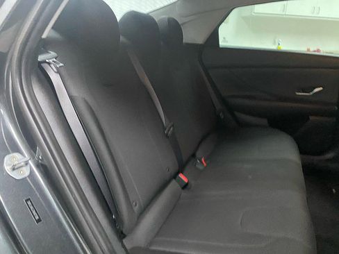 Used 2022 Hyundai Elantra SE image 13