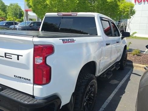 Used 2021 Chevrolet Silverado 1500 Custom Trail Boss w/ LPO, Dark Essentials Package image 4