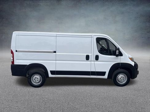 Used 2025 RAM ProMaster 2500 w/ Convenience Group FWD image 10