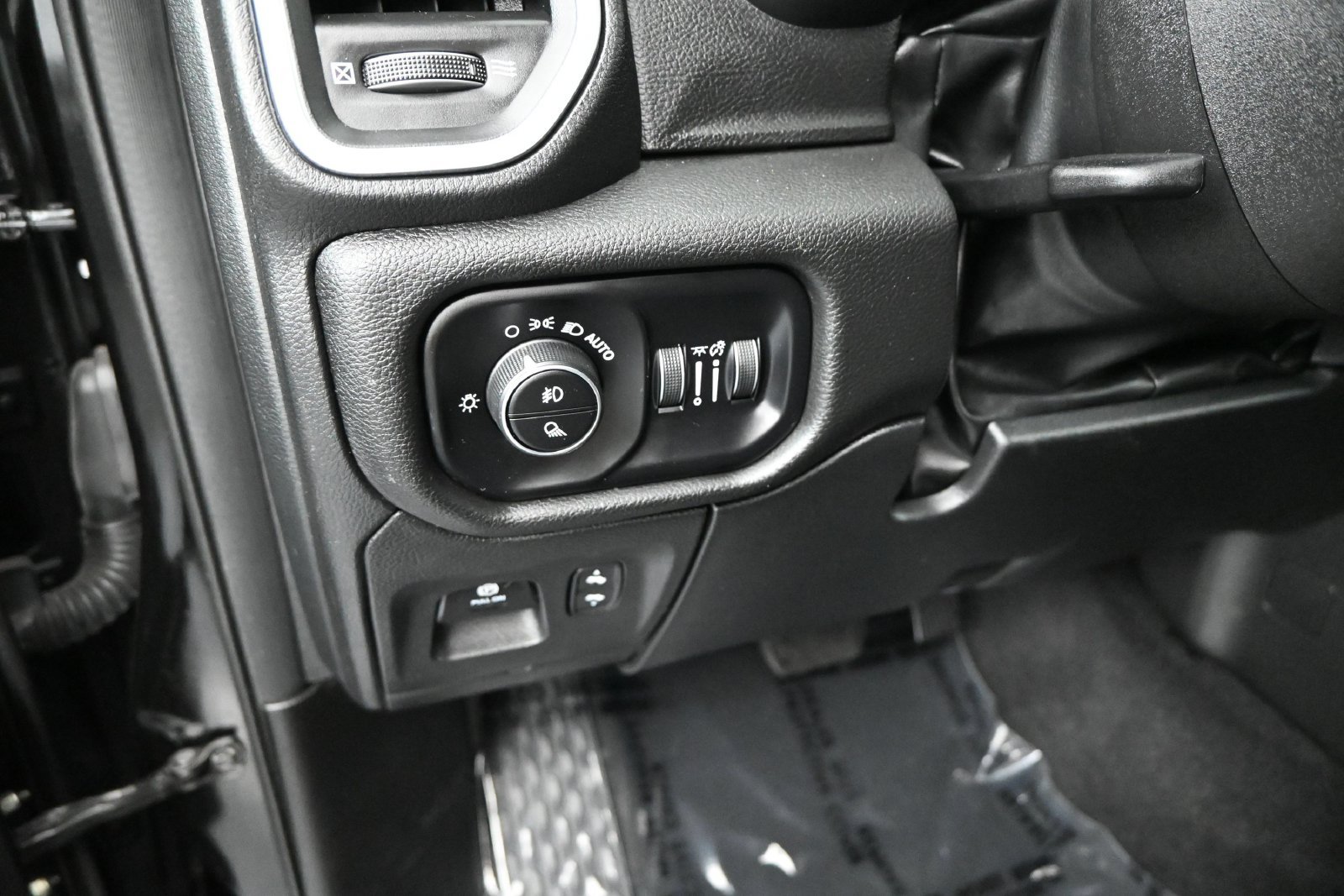 Used 2025 RAM 1500 Big Horn AWD/4WD image 7