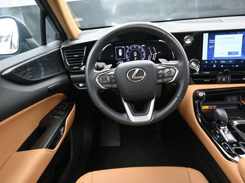 Used 2025 Lexus NX 250 FWD w/ Towing Package (2000 Lbs) image 29