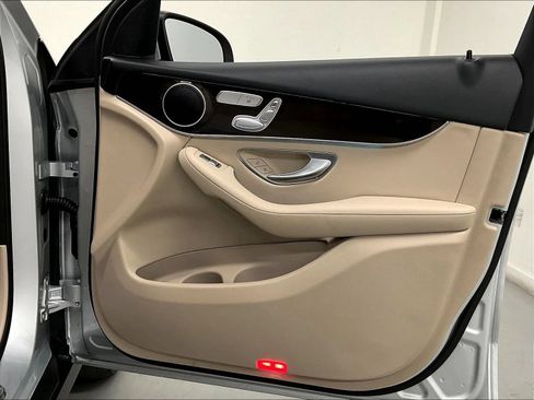 Used 2019 Mercedes-Benz GLC 300 image 17