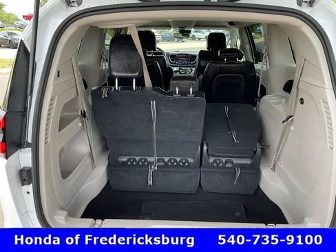 Used 2024 Chrysler Pacifica Touring-L FWD image 21