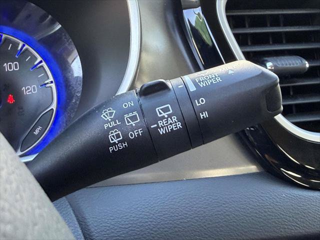 Used 2024 Chrysler Pacifica Touring-L FWD image 25