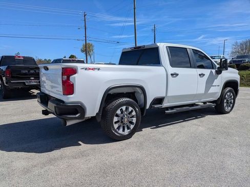 Used 2023 Chevrolet Silverado 2500 Custom w/ Custom Value Package AWD/4WD image 4