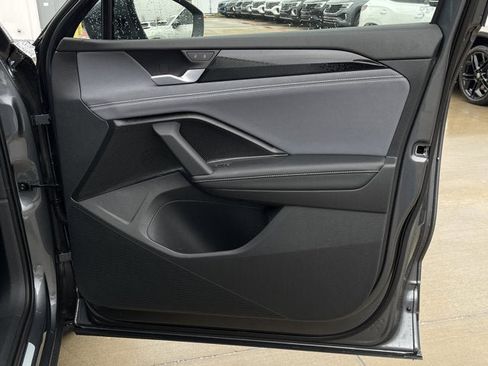 New 2026 Volkswagen Tiguan SE image 18