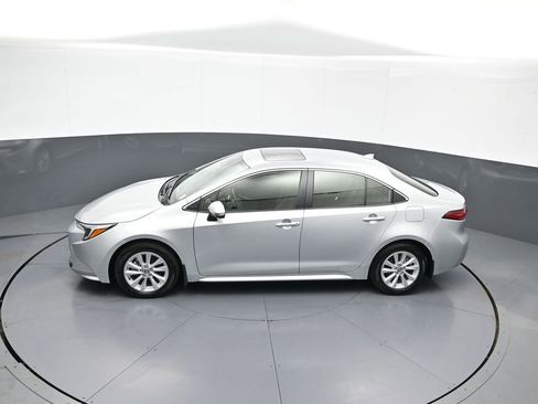 Used 2025 Toyota Corolla XLE image 40