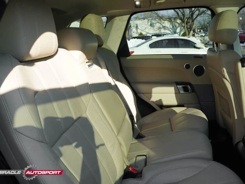 Used 2014 Land Rover Range Rover Sport HSE image 40