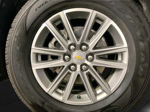 Used 2023 Chevrolet Traverse LT AWD/4WD image 9