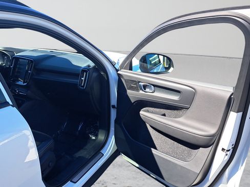 Used 2019 Volvo XC40 T5 R-Design AWD/4WD image 26