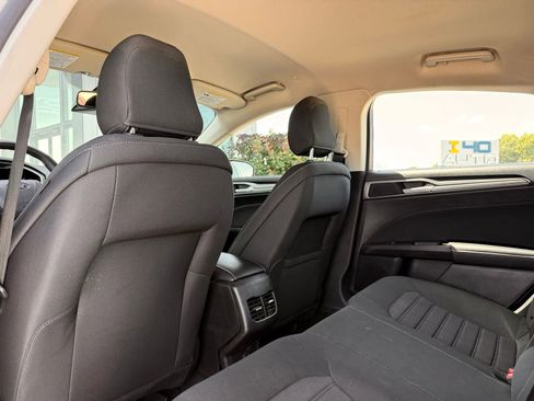 Used 2020 Ford Fusion SE FWD image 15