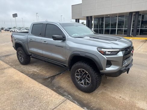 Used 2025 Chevrolet Colorado ZR2 w/ Technology Package AWD/4WD image 11