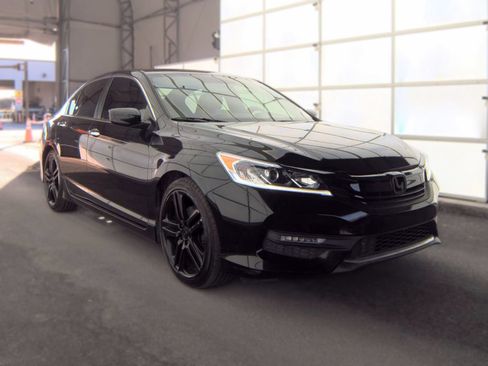 Used 2016 Honda Accord Sport image 4