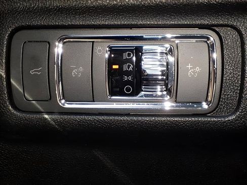 Used 2022 Lincoln Corsair Reserve w/ Equipment Group 201A image 23