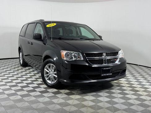 Used 2014 Dodge Grand Caravan SXT FWD image 2