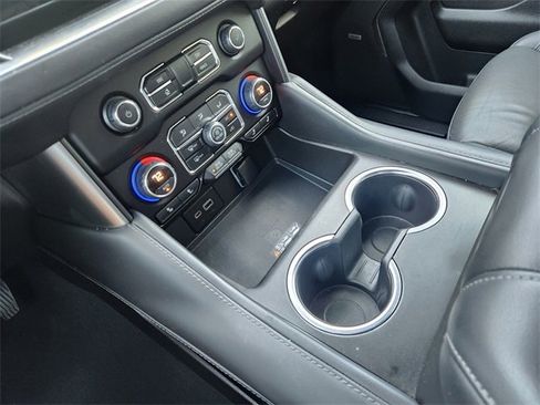 Used 2022 Chevrolet Tahoe Z71 image 17