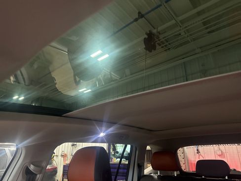 Used 2019 Volkswagen Tiguan SEL Premium image 16