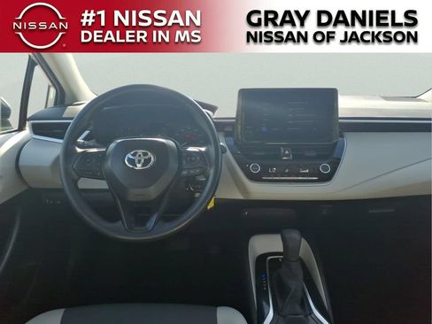 Used 2025 Toyota Corolla LE FWD image 8