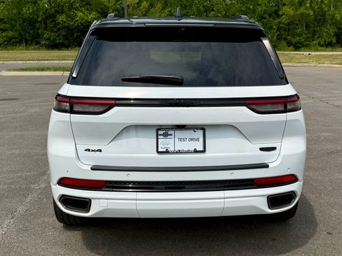 Used 2025 Jeep Grand Cherokee Summit AWD/4WD image 6