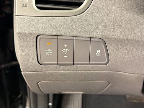 Used 2013 Hyundai Elantra FWD image 25