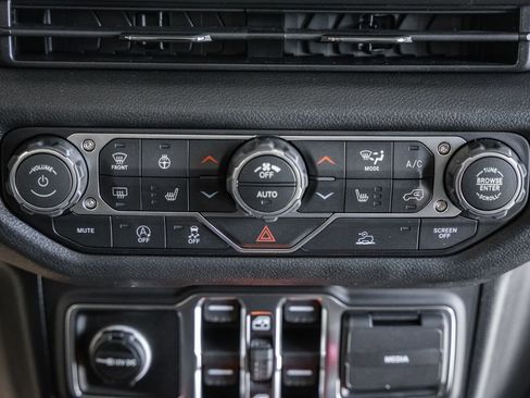 New 2026 Jeep Gladiator Sport image 25