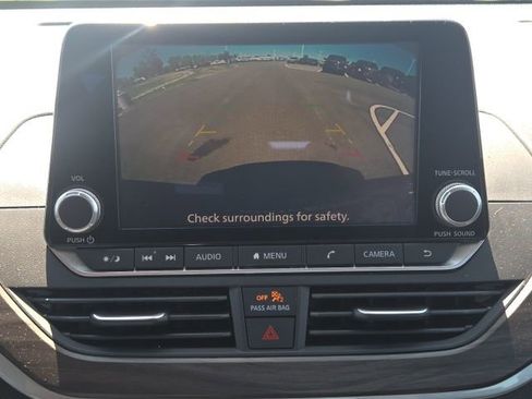 Used 2025 Nissan Altima 2.5 SV FWD image 26